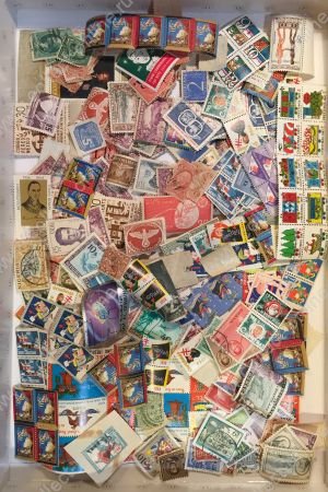 300+ старых, разных марок из коробки • MNH/MH/Used