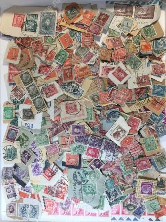 300+ старых, марок на вырезках из коробки • Used