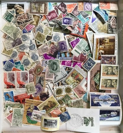 200 старых марок из коробки • Used